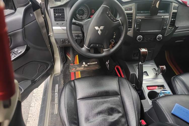 Used Mitsubishi Pajero 2016 3.0L Automatic Standard Version China V Standard Steering Wheel