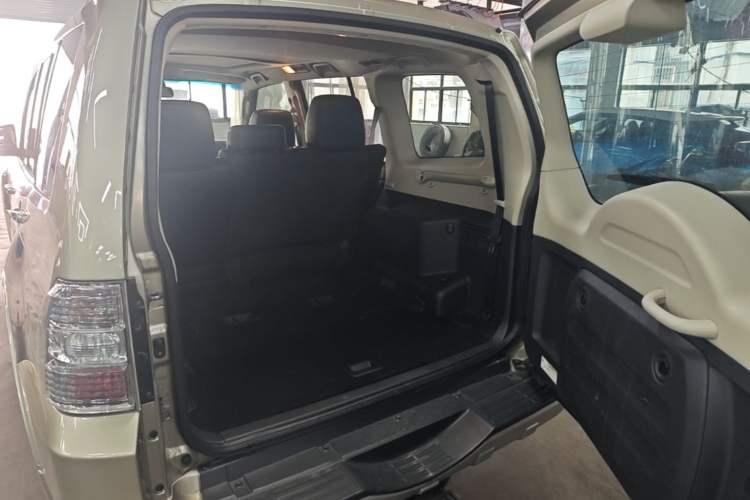Used Mitsubishi Pajero 2016 3.0L Automatic Prestige Version China V Standard Trunk