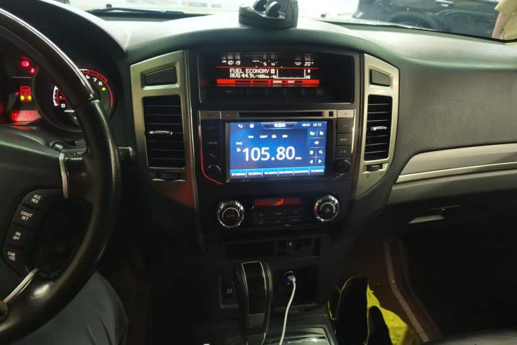 Used Mitsubishi Pajero 2016 3.0L Automatic Prestige Version China V Standard Audio And AC Panel