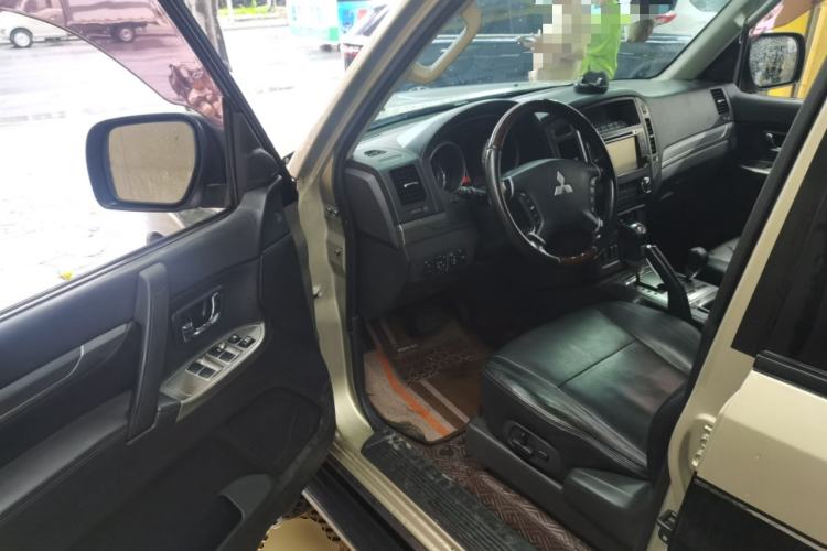 Used Mitsubishi Pajero 2016 3.0L Automatic Prestige Version China V Standard Driver Seat