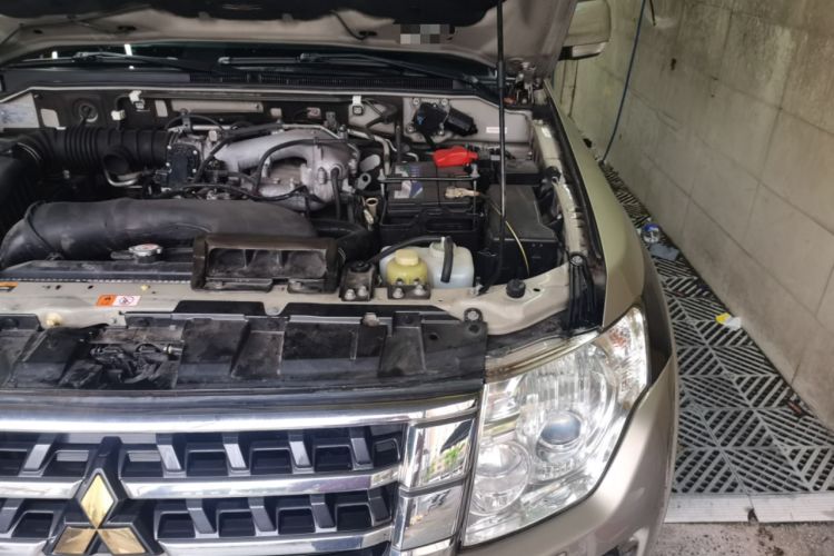 Used Mitsubishi Pajero 2016 3.0L Automatic Prestige Version China V Standard Engine Bay Left