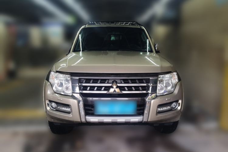 Used Mitsubishi Pajero 2016 3.0L Automatic Prestige Version China V Standard Front