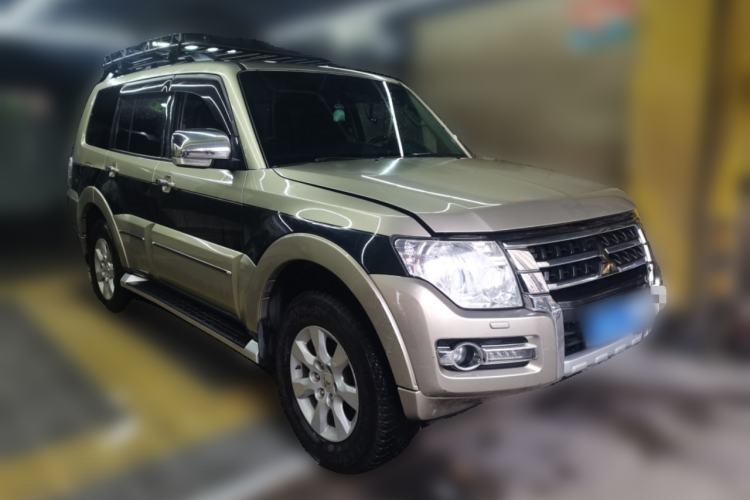 Used Mitsubishi Pajero 2016 3.0L Automatic Prestige Version China V Standard Front Right 45 Deg