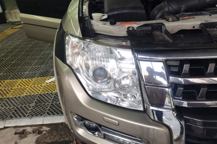 Used Mitsubishi Pajero 2016 3.0L Automatic Prestige Version China V Standard Right Front Headlight