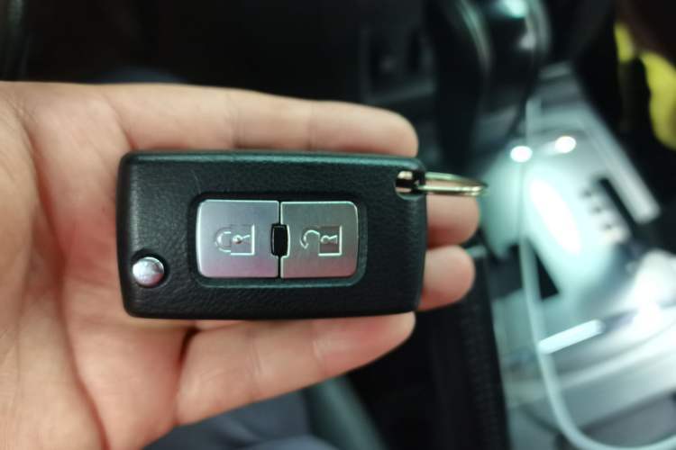 Used Mitsubishi Pajero 2016 3.0L Automatic Prestige Version China V Standard Vehicle Key
