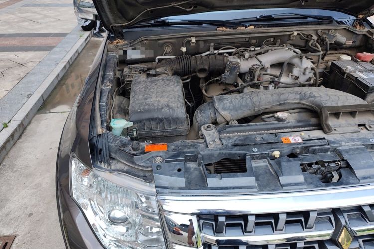 Used Mitsubishi Pajero 2016 3.0L Automatic Prestige Version China V Standard Engine Bay Right