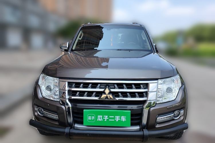 Used Mitsubishi Pajero 2016 3.0L Automatic Prestige Version China V Standard Front