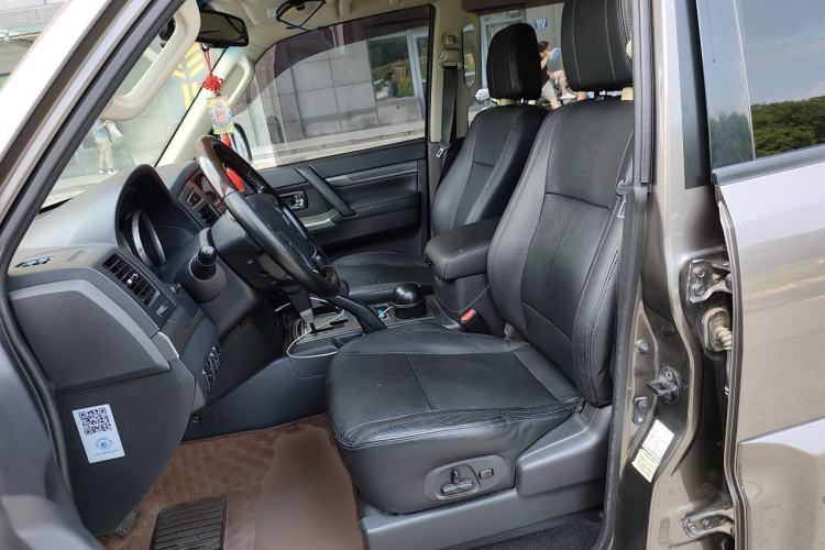 Used Mitsubishi Pajero 2016 3.0L Automatic Prestige Version China V Standard Left Front Seat