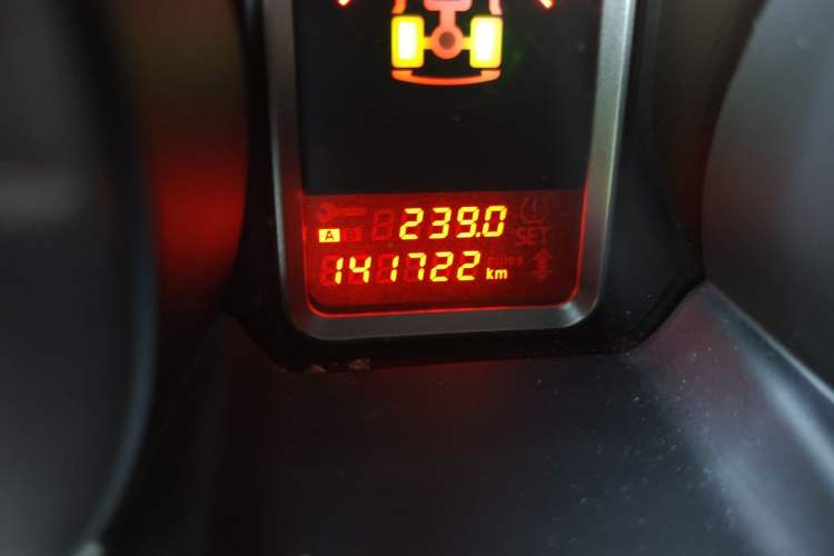 Used Mitsubishi Pajero 2016 3.0L Automatic Prestige Version China V Standard Odometer Close Up