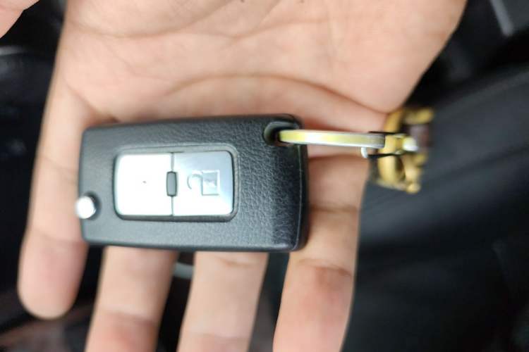 Used Mitsubishi Pajero 2016 3.0L Automatic Prestige Version China V Standard Vehicle Key