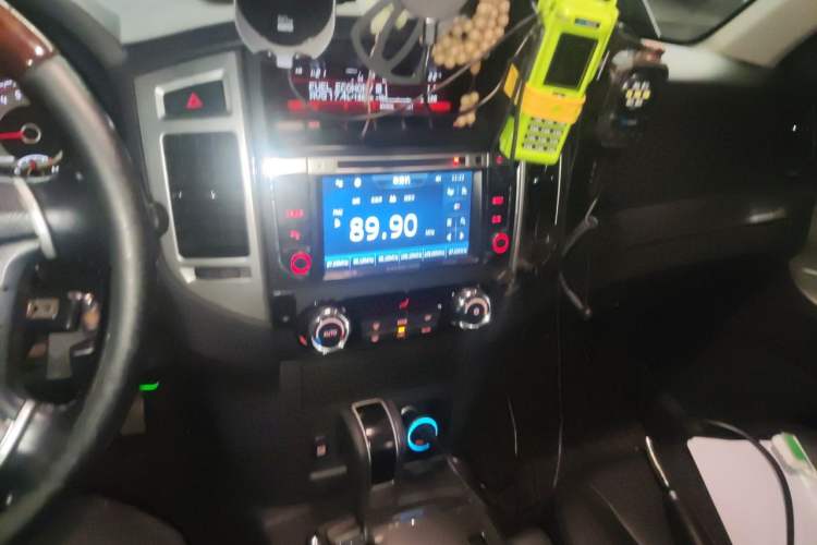 Used Mitsubishi Pajero 2016 3.0L Automatic Prestige Version China V Standard Audio And AC Panel