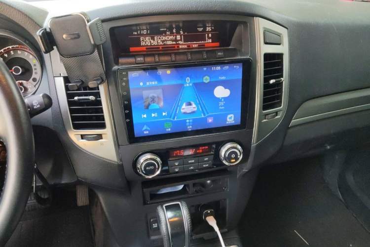 Used Mitsubishi Pajero 2016 3.0L Automatic Prestige Version China V Standard Audio And AC Panel