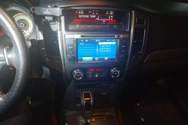 Used Mitsubishi Pajero 2016 3.0L Automatic Standard Version China V Standard Audio And AC Panel