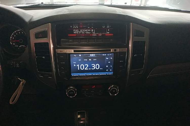 Used Mitsubishi Pajero 2016 3.0L Automatic Prestige Version China IV Standard Audio And AC Panel
