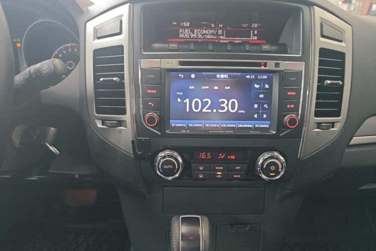 Used Mitsubishi Pajero 2016 3.0L Automatic Prestige Version China IV Standard Audio And AC Panel