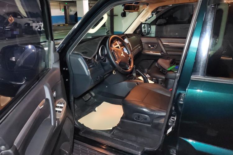 Used Mitsubishi Pajero 2016 3.0L Automatic Luxury Version China V Standard Driver Seat