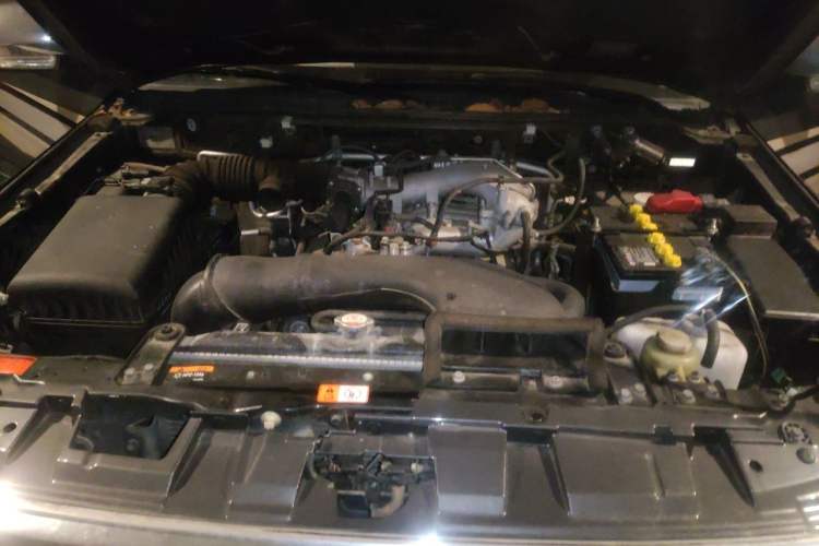 Used Mitsubishi Pajero 2016 3.0L Automatic Prestige Version China V Standard Engine Bay