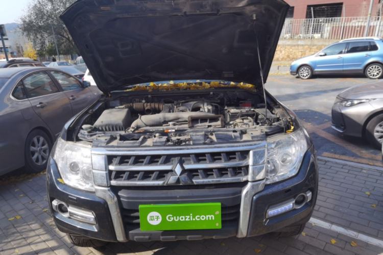 Used Mitsubishi Pajero 2016 3.0L Automatic Standard Version China V Standard Engine Bay