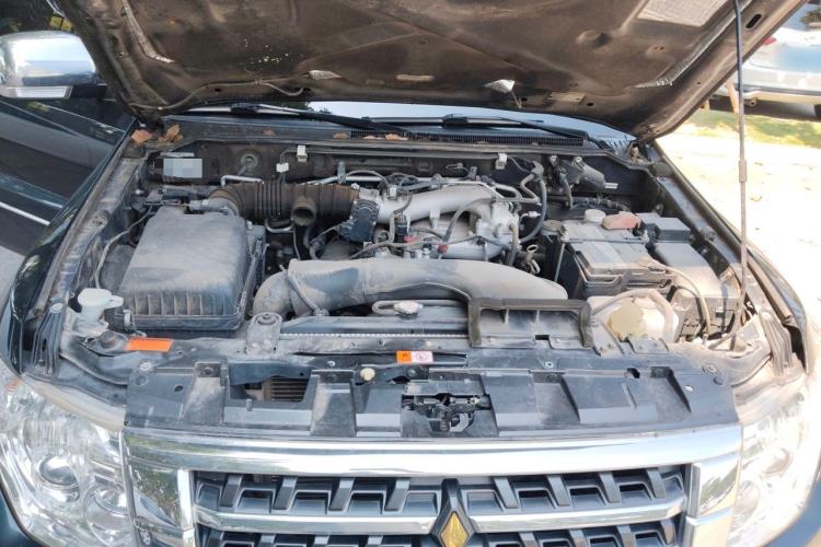 Used Mitsubishi Pajero 2016 3.0L Automatic Prestige Version China V Standard Engine Bay