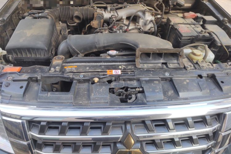 Used Mitsubishi Pajero 2016 3.0L Automatic Luxury Version China V Standard Engine Bay