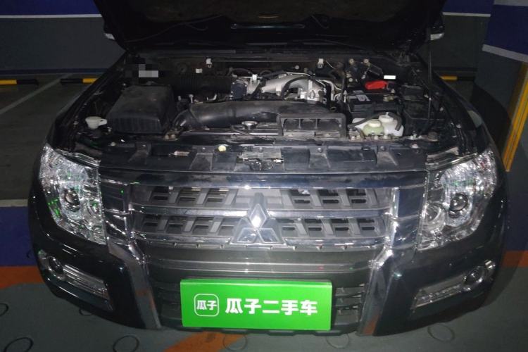 Used Mitsubishi Pajero 2016 3.0L Automatic Standard Version China V Standard Engine Bay