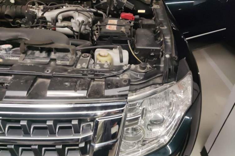 Used Mitsubishi Pajero 2016 3.0L Automatic Prestige Version China V Standard Engine Bay Left