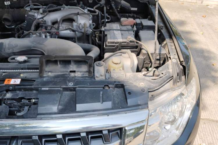 Used Mitsubishi Pajero 2016 3.0L Automatic Prestige Version China V Standard Engine Bay Left