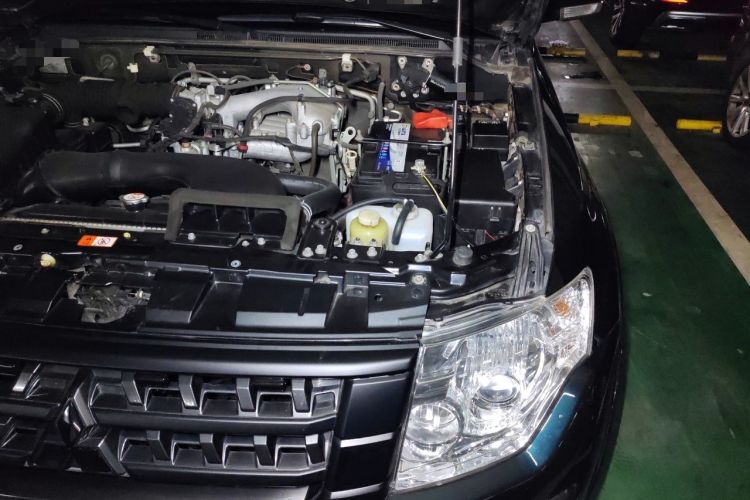 Used Mitsubishi Pajero 2016 3.0L Automatic Luxury Version China V Standard Engine Bay Left