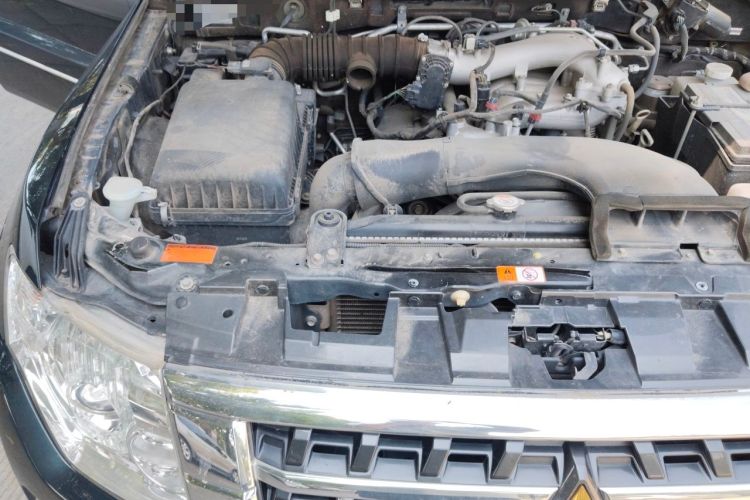 Used Mitsubishi Pajero 2016 3.0L Automatic Prestige Version China V Standard Engine Bay Right
