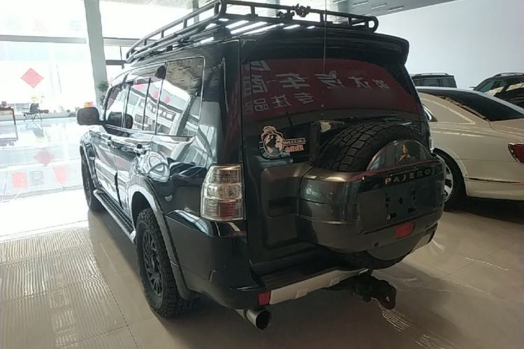 Used Mitsubishi Pajero 2016 3.0L Automatic Prestige Version China IV Standard Exterior 2