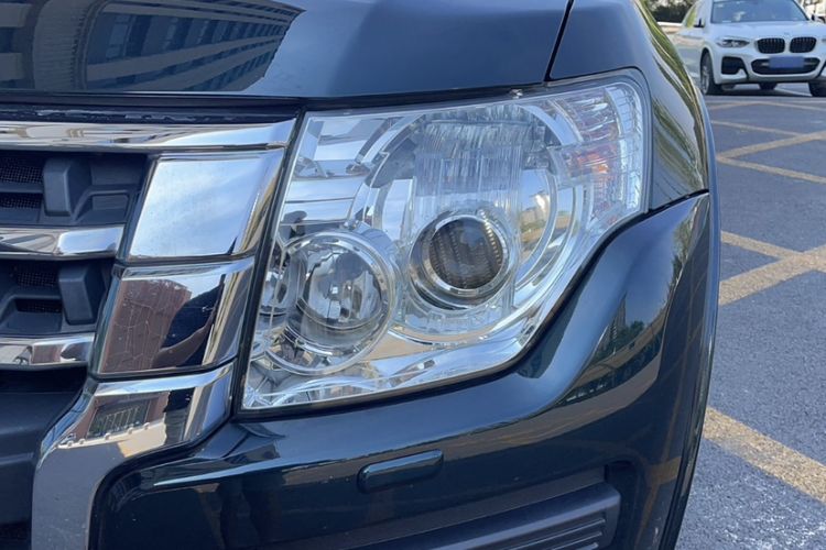 Used Mitsubishi Pajero 2016 3.0L Automatic Standard Version China V Standard Exterior 3