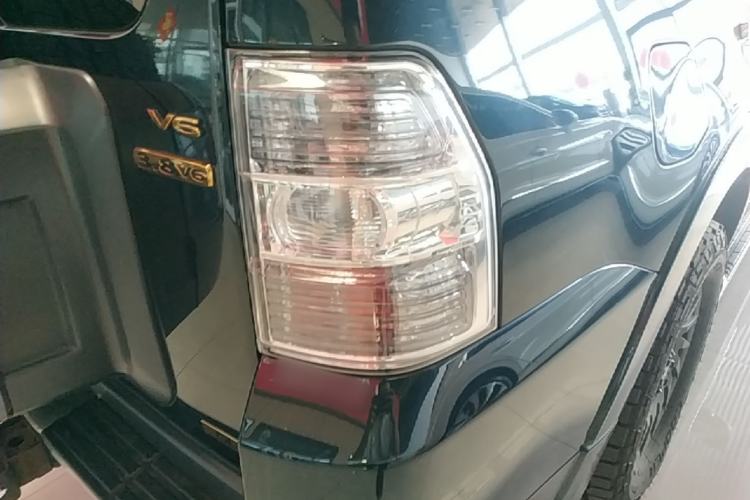 Used Mitsubishi Pajero 2016 3.0L Automatic Prestige Version China IV Standard Exterior 3