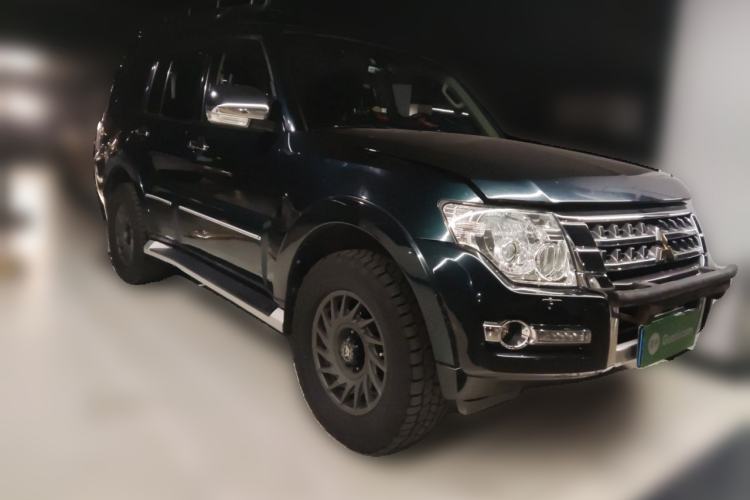 Used Mitsubishi Pajero 2016 3.0L Automatic Prestige Version China V Standard Front Right 45 Deg