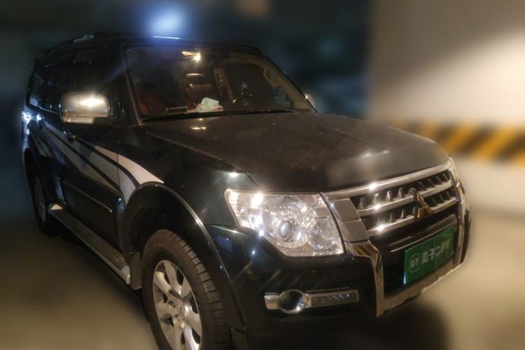Used Mitsubishi Pajero 2016 3.0L Automatic Prestige Version China V Standard Front Right 45 Deg