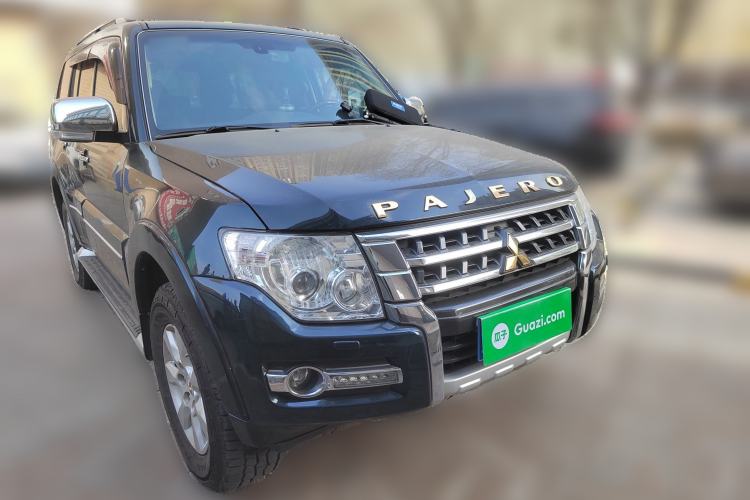 Used Mitsubishi Pajero 2016 3.0L Automatic Luxury Version China V Standard Front Right 45 Deg