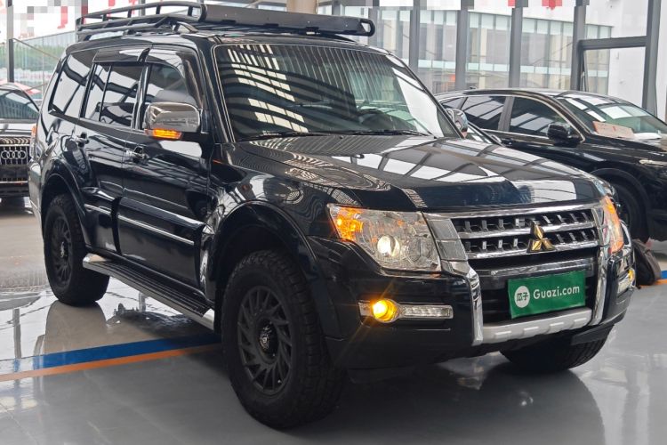 Used Mitsubishi Pajero 2016 3.0L Automatic Prestige Version China IV Standard Front Right 45 Deg