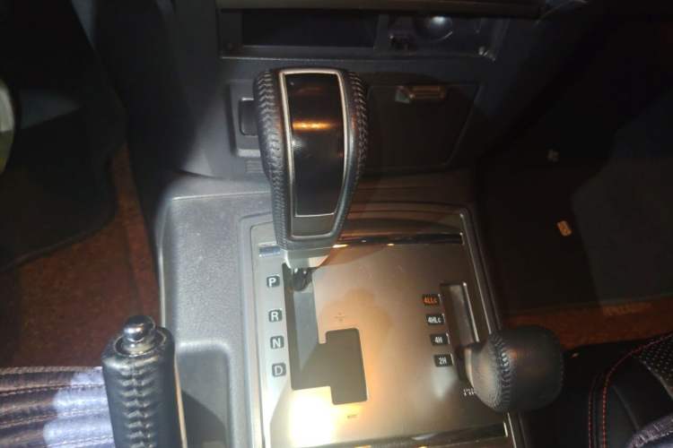 Used Mitsubishi Pajero 2016 3.0L Automatic Standard Version China V Standard Gear Lever