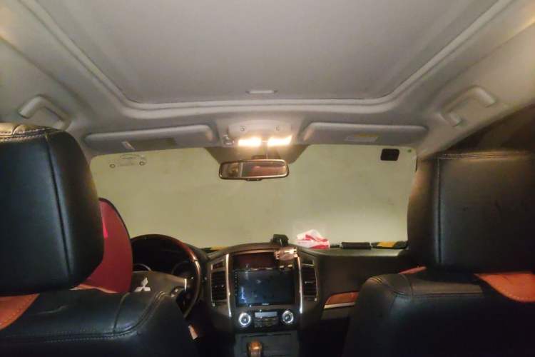 Used Mitsubishi Pajero 2016 3.0L Automatic Prestige Version China V Standard Headliner