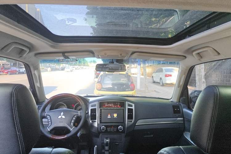 Used Mitsubishi Pajero 2016 3.0L Automatic Standard Version China V Standard Headliner