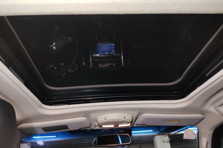 Used Mitsubishi Pajero 2016 3.0L Automatic Luxury Version China V Standard Headliner