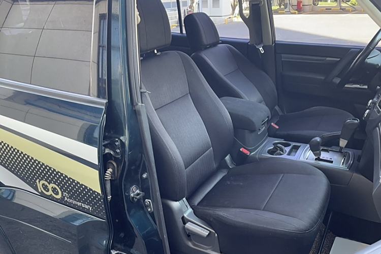 Used Mitsubishi Pajero 2016 3.0L Automatic Standard Version China V Standard Interior 1