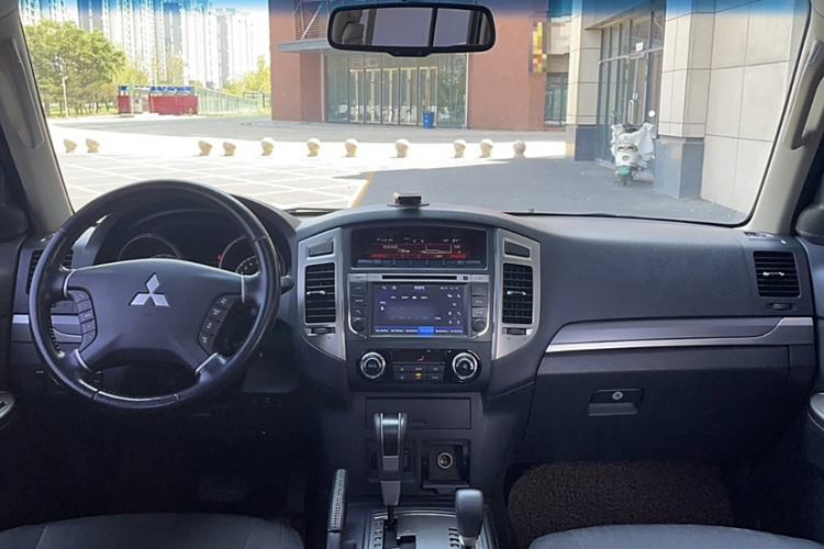 Used Mitsubishi Pajero 2016 3.0L Automatic Standard Version China V Standard Interior 4