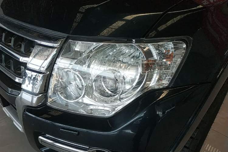 Used Mitsubishi Pajero 2016 3.0L Automatic Prestige Version China IV Standard Left Front Headlight