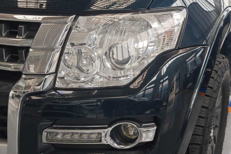 Used Mitsubishi Pajero 2016 3.0L Automatic Prestige Version China IV Standard Left Front Headlight