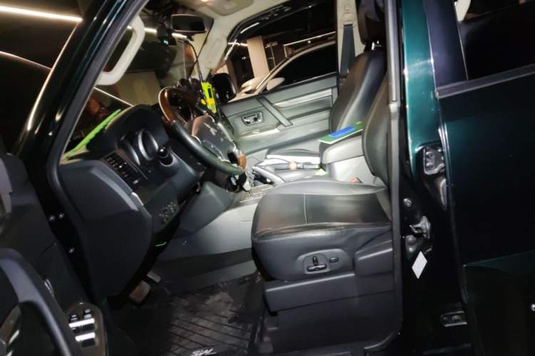 Used Mitsubishi Pajero 2016 3.0L Automatic Prestige Version China V Standard Left Front Seat