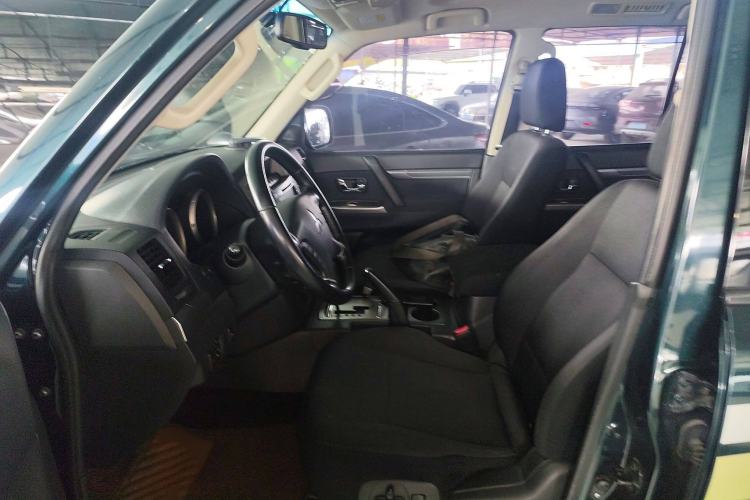 Used Mitsubishi Pajero 2016 3.0L Automatic Standard Version China V Standard Left Front Seat