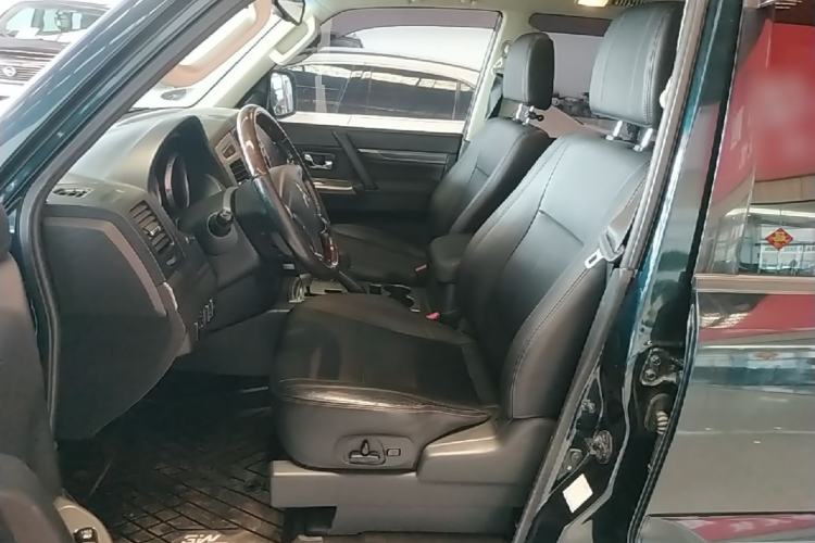 Used Mitsubishi Pajero 2016 3.0L Automatic Prestige Version China IV Standard Left Front Seat
