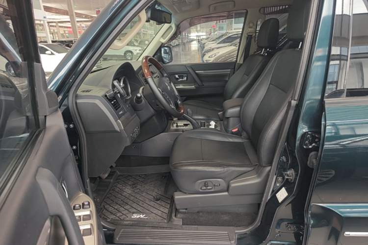 Used Mitsubishi Pajero 2016 3.0L Automatic Prestige Version China IV Standard Left Front Seat
