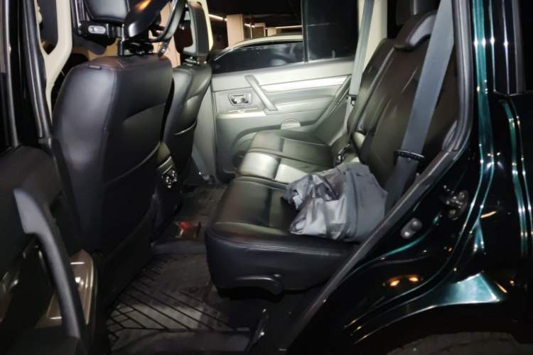 Used Mitsubishi Pajero 2016 3.0L Automatic Prestige Version China V Standard Left Rear Seat
