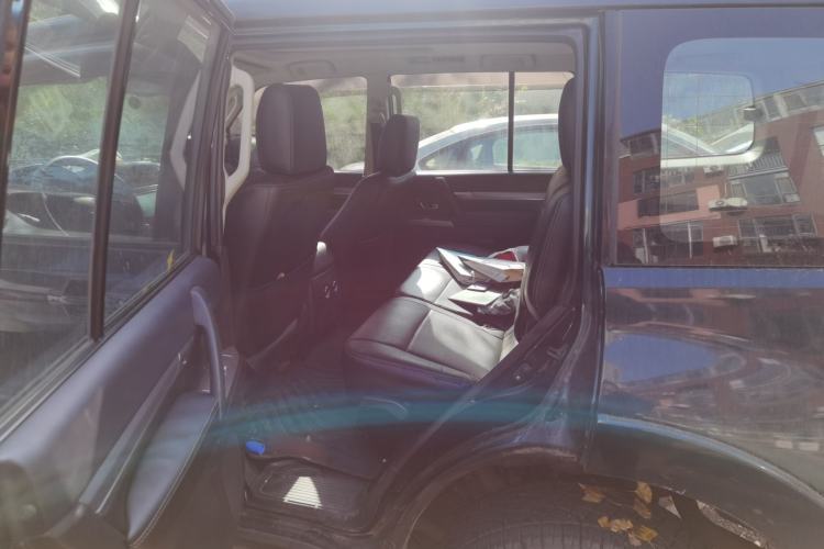 Used Mitsubishi Pajero 2016 3.0L Automatic Standard Version China V Standard Left Rear Seat